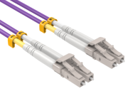 In practical applications, what is the transmission speed of OM4 Câble à fibres optiques?